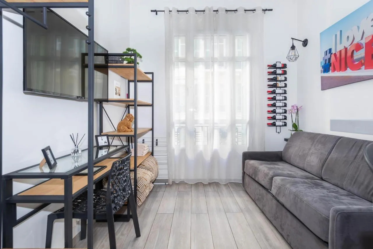 Nice Centre Flat - Modern, Quiet And Brand New Apartment
